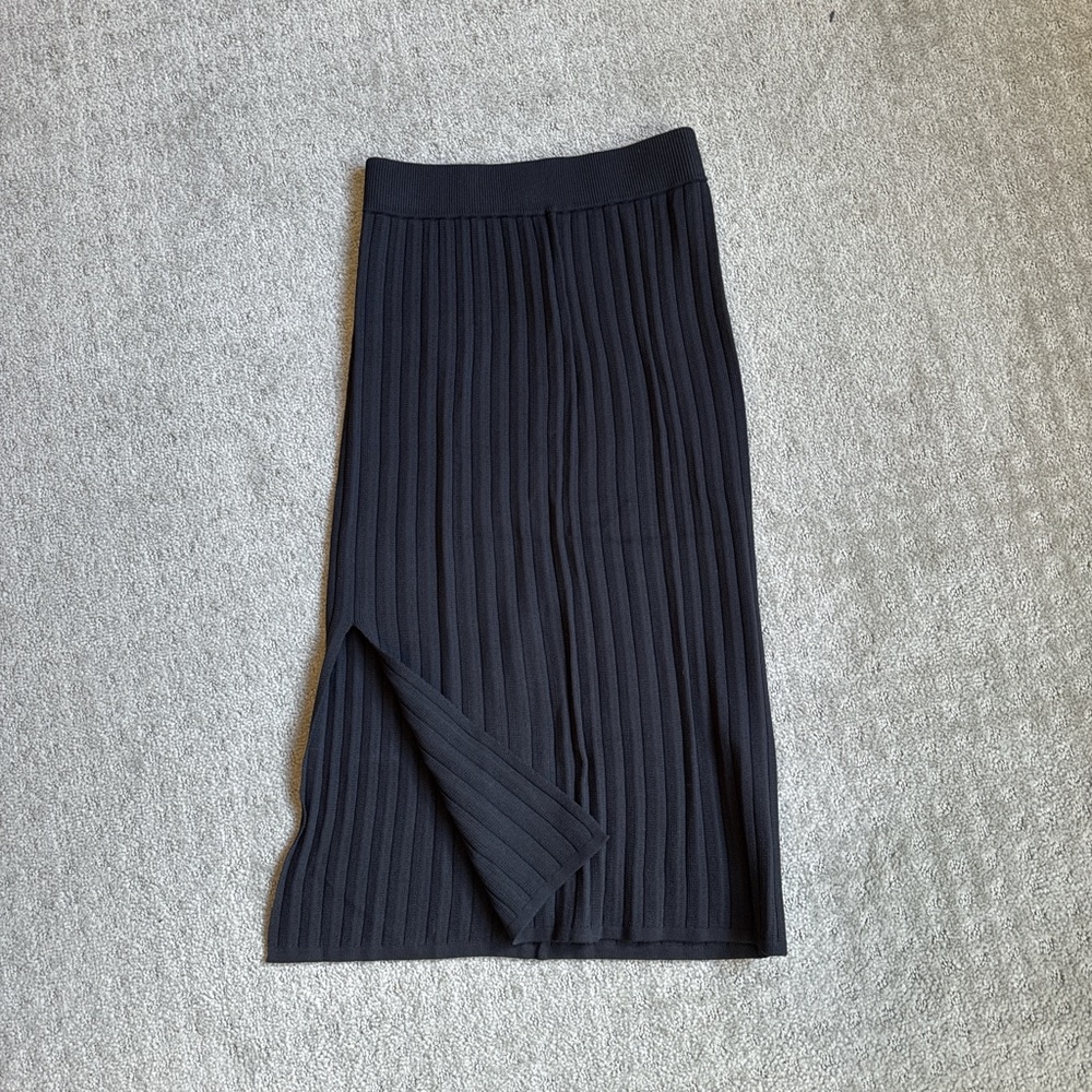Elegant Black Pleated Skirt
